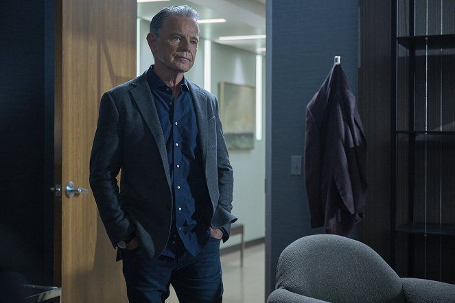 The Resident - Season 6 - All Hands on Deck - Photos - Bruce Greenwood