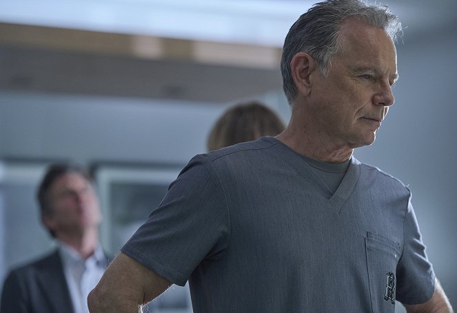 The Resident - All Hands on Deck - De la película - Bruce Greenwood