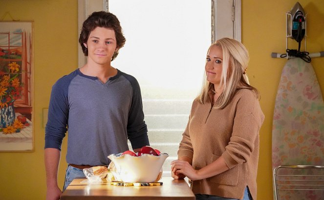 Young Sheldon - Passion's Harvest and a Sheldocracy - Film - Montana Jordan, Emily Osment