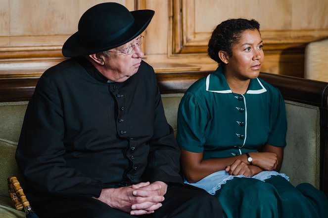 Father Brown - Season 10 - The Company of Men - Filmfotos - Mark Williams, Ruby-May Martinwood