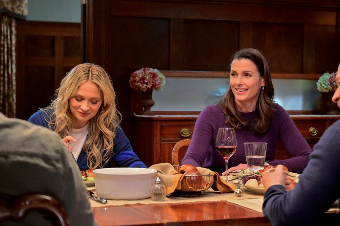 Blue Bloods - Gewitter mit Reagan - Filmfotos - Vanessa Ray, Bridget Moynahan