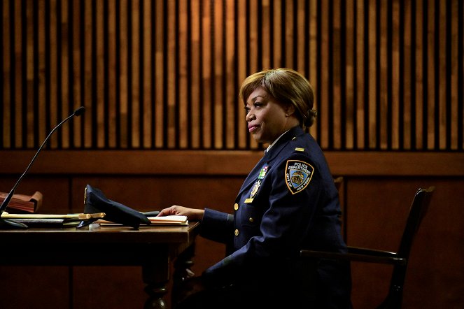 Blue Bloods - Crime Scene New York - Season 12 - On the Arm - Photos - Regina Taylor
