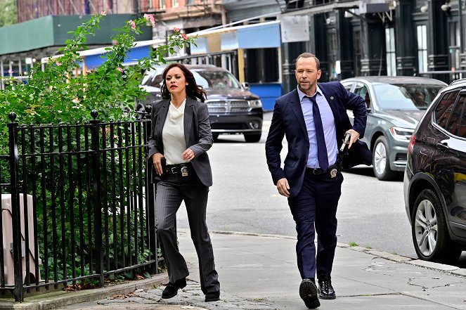 Blue Bloods - Crime Scene New York - Season 12 - True Blue - Photos - Marisa Ramirez, Donnie Wahlberg