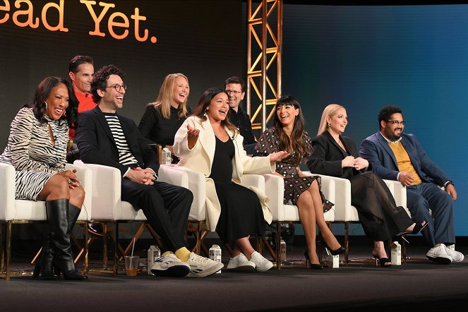 Not Dead Yet - Evenementen - ABC Winter TCA Press Tour panels featured in-person Q&As with the stars and executive producers