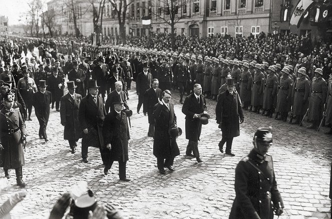 Hitler - Die ersten 100 Tage: Aufbruch in die Diktatur - Z filmu