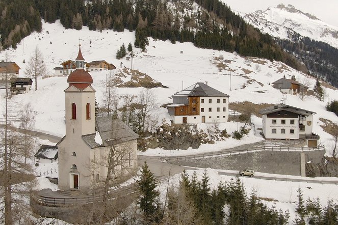 Heimatleuchten - Der Bergpfarrer und seine Schäfchen - Photos