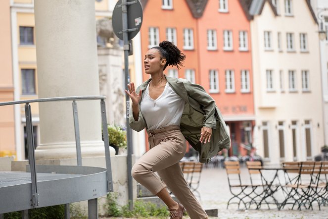 Hotel Mondial - Season 1 - Alles auf Anfang - Photos - Joy Ewulu