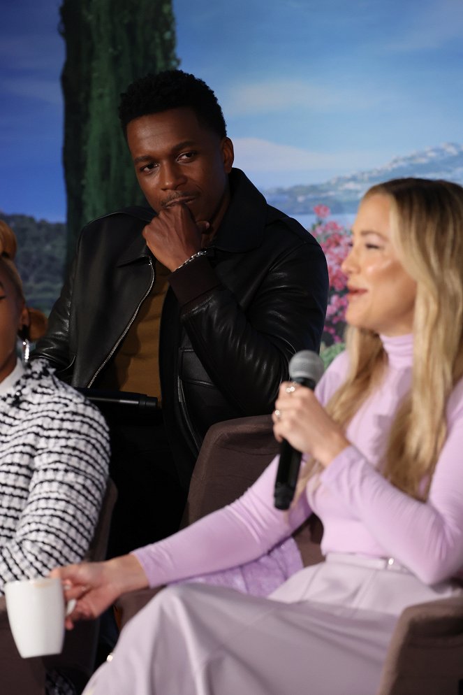 Puñales por la espalda: El misterio de Glass Onion - Eventos - "Glass Onion: A Knives Out Mystery” Press Conference on November 14, 2022 in Los Angeles, California - Leslie Odom Jr.