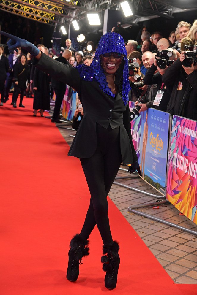 Na nože: Glass Onion - Z akcí - BFI London Film Festival closing night gala for "Glass Onion: A Knives Out Mystery" at The Royal Festival Hall on October 16, 2022 in London, England - Grace Jones