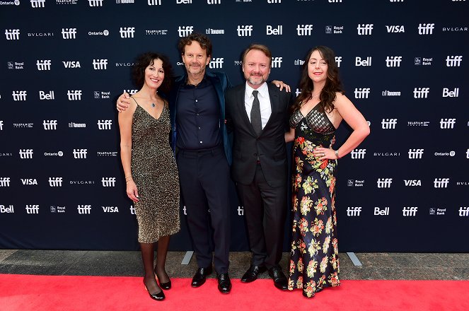 Glass Onion: A Knives Out Mystery - Veranstaltungen - "Glass Onion" world premiere at the Toronto International Film Festival at Princess of Wales Theatre on September 10, 2022 in Toronto, Ontario - Ram Bergman, Rian Johnson