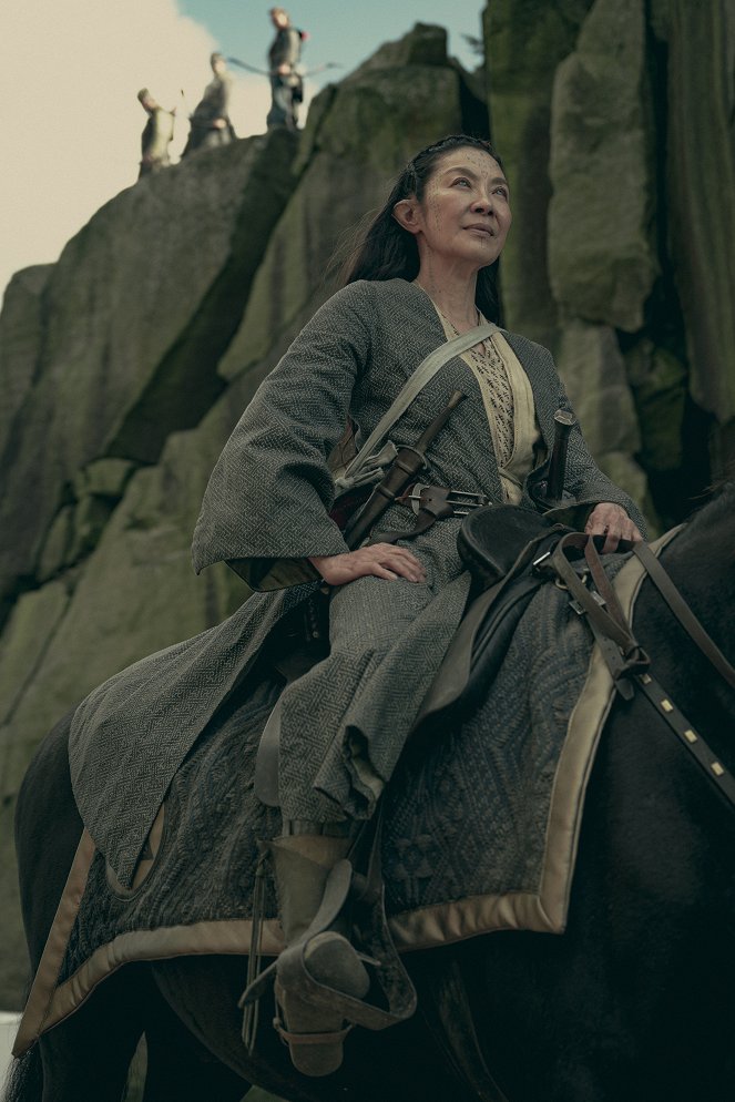 The Witcher: A Origem - Guerreiros, velórios e mundos extraordinários - Do filme - Michelle Yeoh