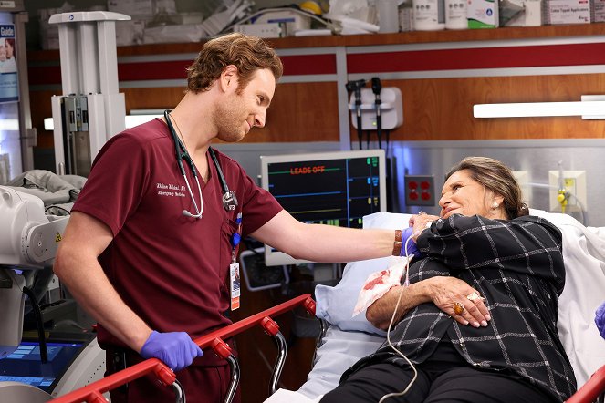 Chicago Med - Mama Said There Would Be Days Like This - Photos - Nick Gehlfuss, Lainie Kazan