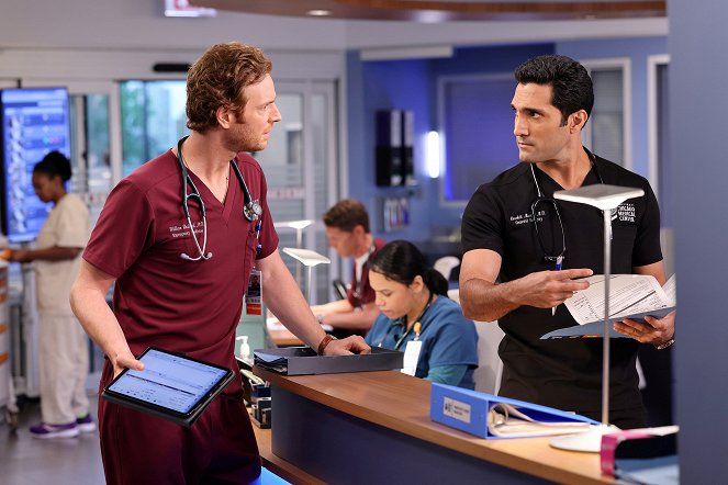 Nemocnice Chicago Med - Série 8 - Mama Said There Would Be Days Like This - Z filmu - Nick Gehlfuss, Dominic Rains
