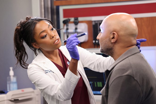 Chicago Med - Mama Said There Would Be Days Like This - De la película - Asjha Cooper