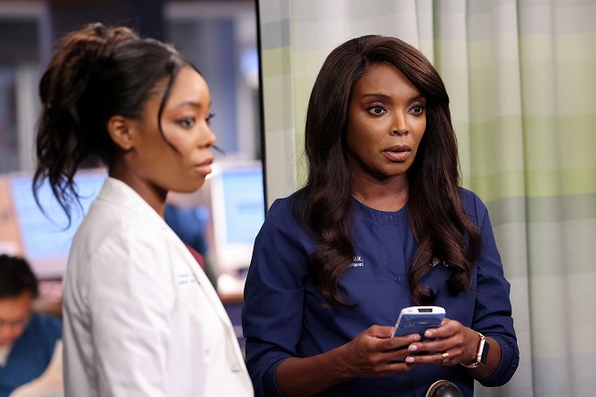 Chicago Med - Season 8 - Mama Said There Would Be Days Like This - Van film - Marlyne Barrett