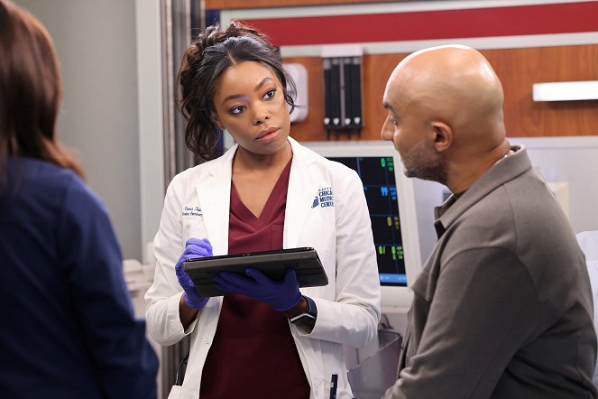 Nemocnice Chicago Med - Série 8 - Mama Said There Would Be Days Like This - Z filmu - Asjha Cooper
