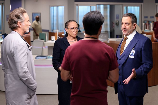 Chicago Med - (Caught Between) The Wrecking Ball and the Butterfly - Film - Steven Weber, S. Epatha Merkerson, Marc Grapey