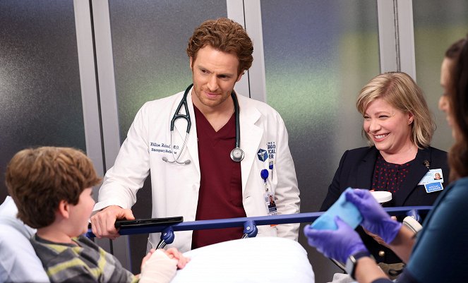 Chicago Med - Season 8 - (Caught Between) The Wrecking Ball and the Butterfly - Van film - Nick Gehlfuss, Jodi Kingsley