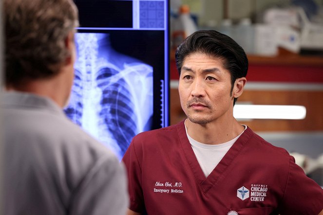 Chicago Med - Season 8 - (Caught Between) The Wrecking Ball and the Butterfly - De la película - Brian Tee