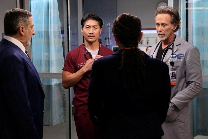 Chicago Med - Season 8 - (Caught Between) The Wrecking Ball and the Butterfly - Van film - Marc Grapey, Brian Tee, Steven Weber