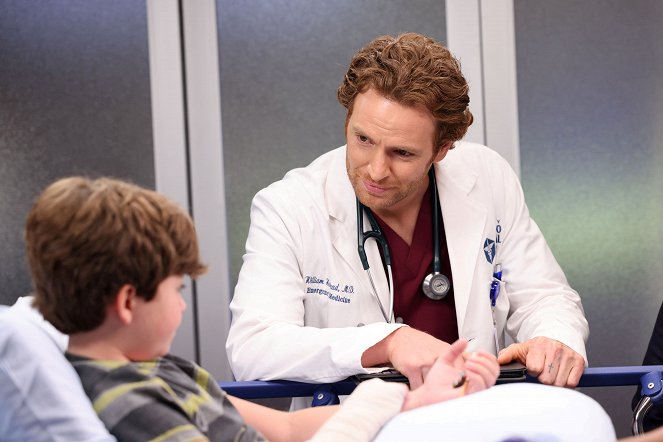 Chicago Med - Season 8 - (Caught Between) The Wrecking Ball and the Butterfly - Film - Nick Gehlfuss