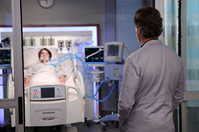 Chicago Med - Season 8 - (Caught Between) The Wrecking Ball and the Butterfly - Z filmu