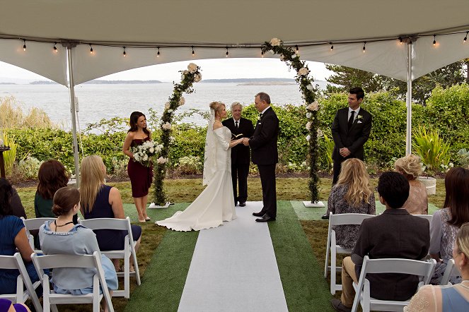 The Wedding Veil Expectations - Photos