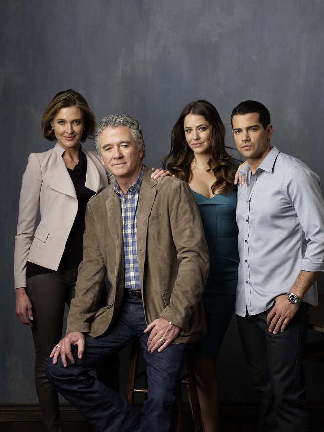 Dallas - Season 1 - Werbefoto - Brenda Strong, Patrick Duffy, Julie Gonzalo, Jesse Metcalfe