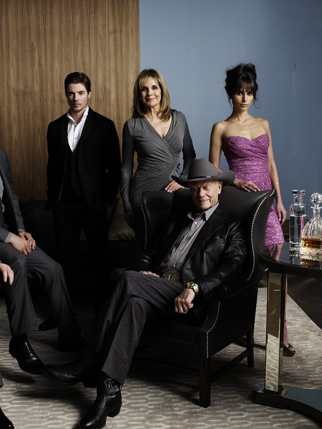 Dallas - Season 1 - Promóció fotók - Josh Henderson, Linda Gray, Larry Hagman, Jordana Brewster