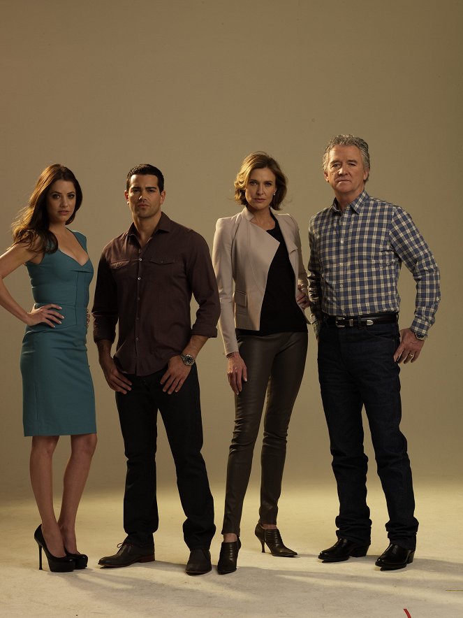 Dallas - Season 1 - Promóció fotók - Julie Gonzalo, Jesse Metcalfe, Brenda Strong, Patrick Duffy
