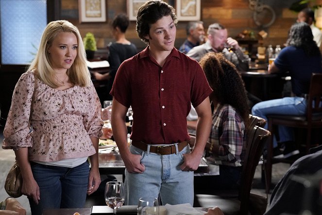 Young Sheldon - Eine harte Nuss und ein Aktenvermerk - Filmfotos - Emily Osment, Montana Jordan