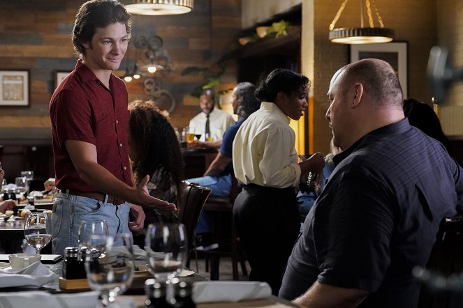 Young Sheldon - A Tougher Nut and a Note on File - Photos - Montana Jordan, Will Sasso