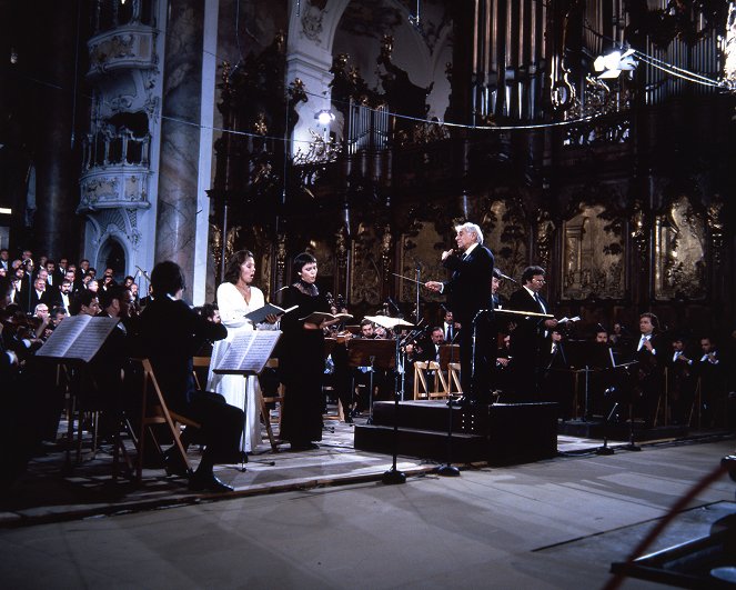 Bernstein řídí Haydnovu válečnou mši - Z filmu