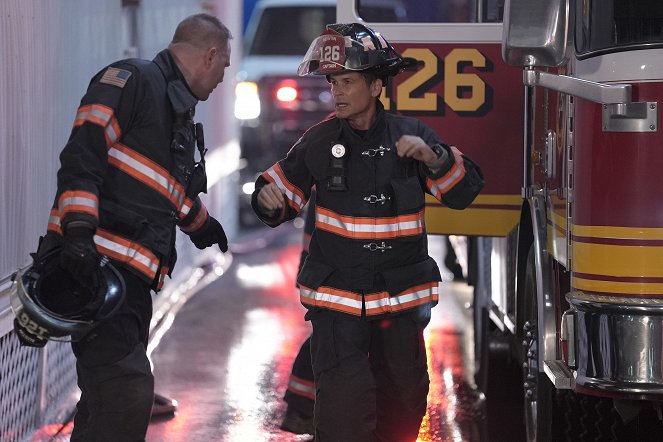 9-1-1: Lone Star - The New Hotness - Photos - Rob Lowe