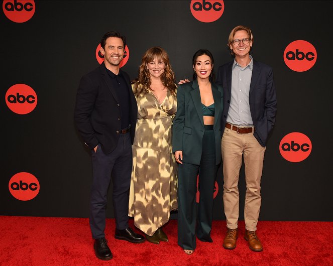 Riskantní známost - Z akcií - ABC Winter TCA Press Tour panels featured in-person Q&As with the stars and executive producers of new and returning series The Company You Keep