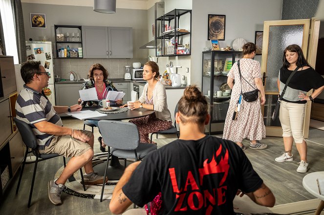 Jedna rodina - Šaty na sambu - Making of - Dan Wlodarczyk, Eva Holubová, Zuzana Vejvodová