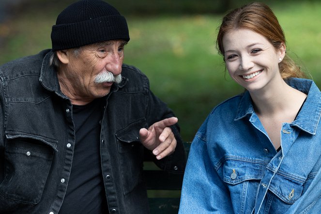 Jedna rodina - Šťastnou cestu - Photos - Pavel Zedníček, Denisa Biskupová