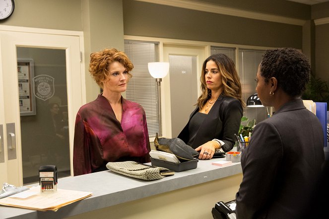 Devious Maids - Season 4 - Sweeping with the Enemy - Photos