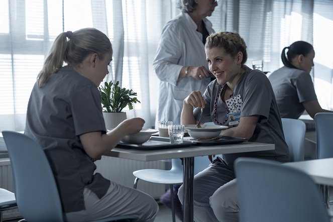 Nurses - Lain kirjain 4/4 - Photos - Amelie Blauberg, Helmi-Leena Nummela