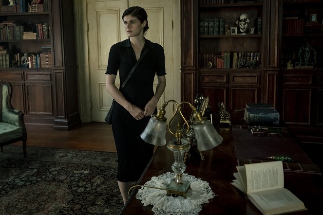 Mayfair Witches - Curioser and Curioser - Photos - Alexandra Daddario