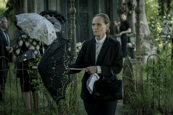 Mayfair Witches - Curioser and Curioser - Photos - Beth Grant