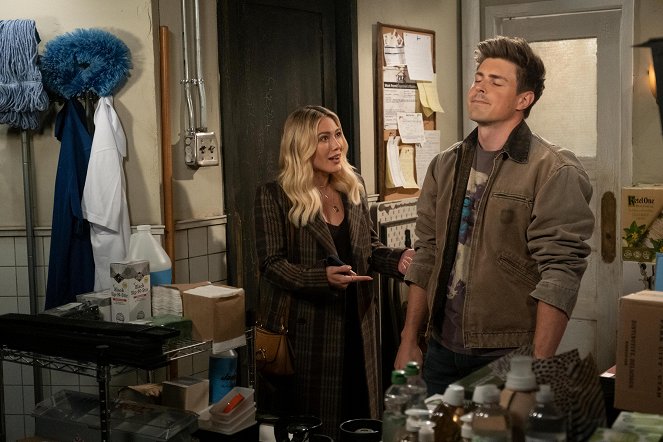How I Met Your Father - Season 1 - Pilot - Photos - Hilary Duff, Christopher Lowell