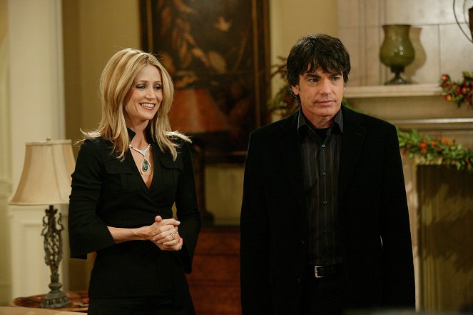 The O.C. - The Homecoming - Photos - Kelly Rowan, Peter Gallagher
