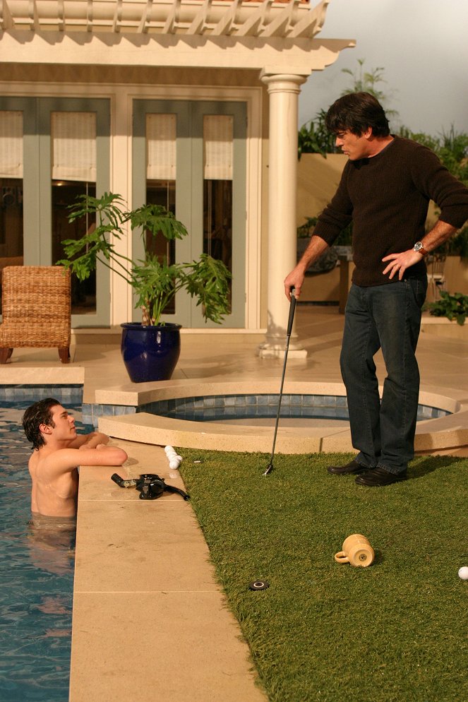 Życie na fali - Golf - Z filmu - Adam Brody, Peter Gallagher