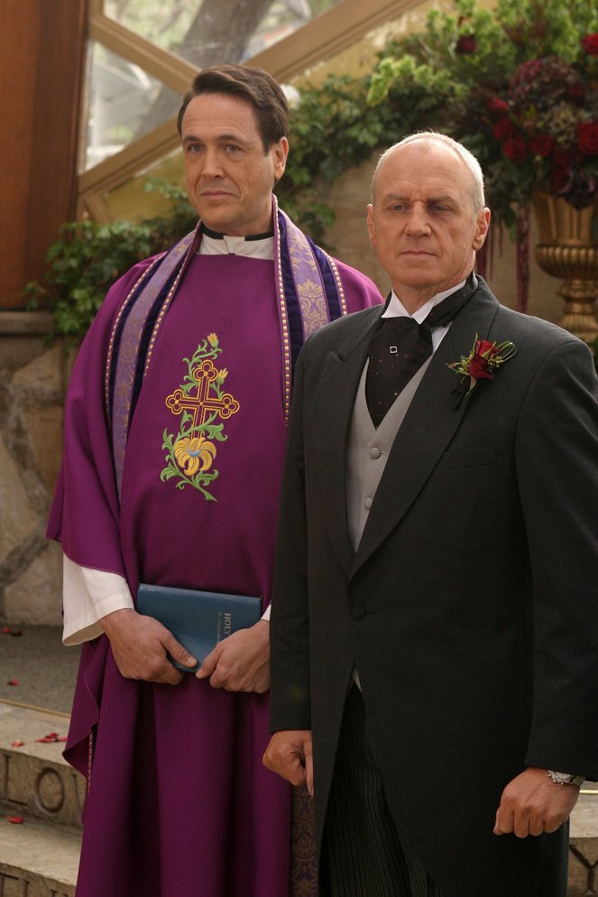 The O.C. - The Ties That Bind - Photos - Alan Dale