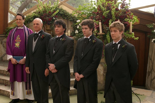 The O.C. - The Ties That Bind - Photos - Alan Dale, Peter Gallagher, Adam Brody, Ben McKenzie