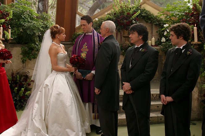 The O.C. - The Ties That Bind - Photos - Melinda Clarke, Alan Dale, Peter Gallagher, Adam Brody