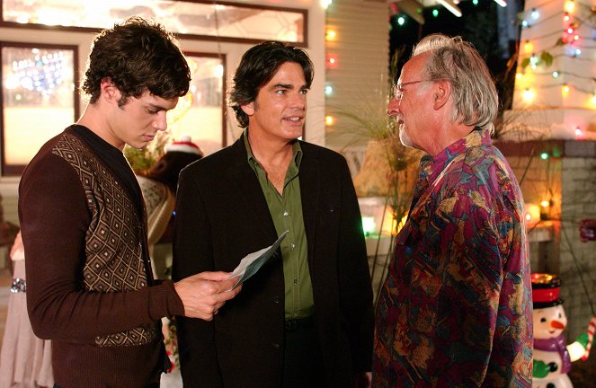 The O.C. - Season 2 - The Chrismukkah That Almost Wasn't - Photos - Adam Brody, Peter Gallagher