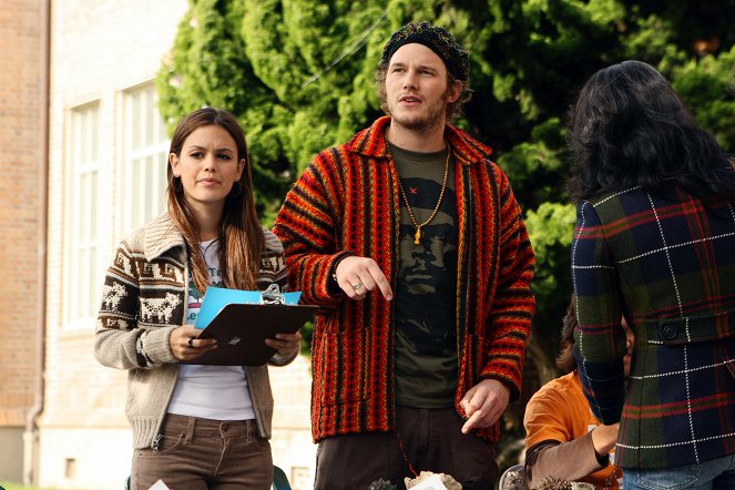 Życie na fali - Season 4 - Mściciele - Z filmu - Rachel Bilson, Chris Pratt