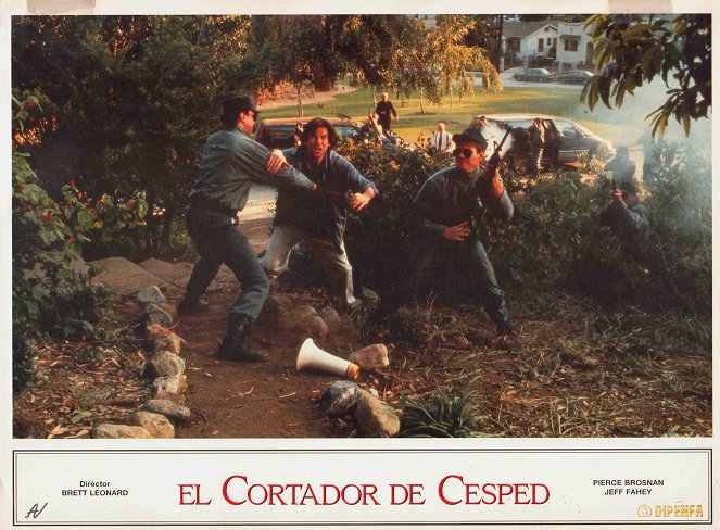 El cortador de césped - Fotocromos - Pierce Brosnan